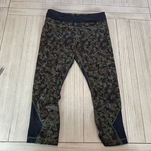 Lululemon Camouflage Cropped Leggings